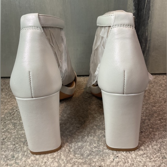 Naturalizer Joy White Leather Block Heel Sandal - Size 7 (NIB) - Picture 4 of 16